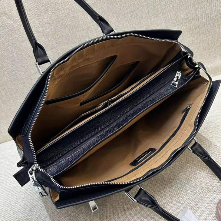 Picture of Versace Mens Bags _SKUfw160162039fw